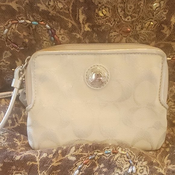 Coach Cream Wristlet Clutch - Picture 1 of 5